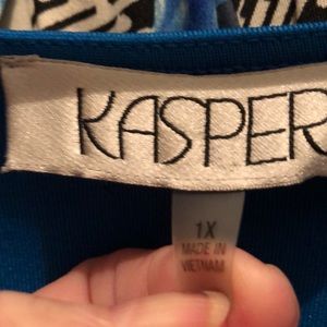 You can ware with a dress or pants it has snaps